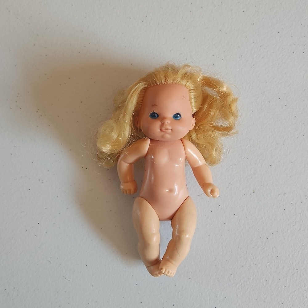 Mattel 1976 Heart Family Toddler Girl Blond Hair Blue Eyes 4 in Vintage Doll